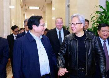 Từ gia công tiến lên làm chủ