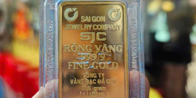 Vàng SJC và nhẫn đồng loạt phá đỉnh, chạm ngưỡng 162 triệu đồng/lượng