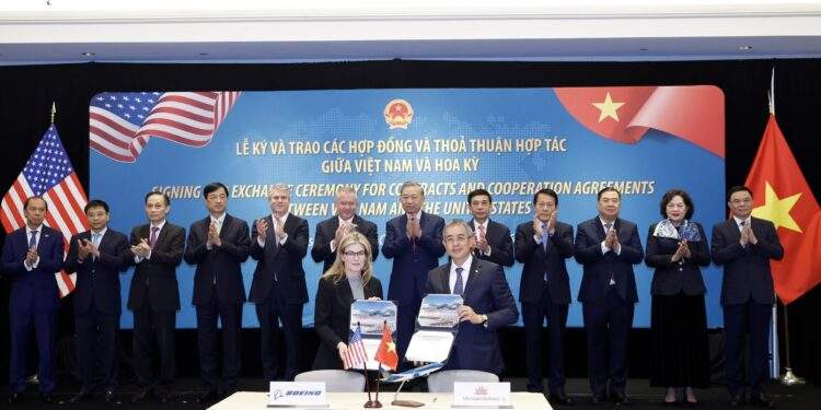 Vietnam Airlines đã ký kết mua 50 tàu bay thân hẹp Boeing 737-8 trị giá lên đến 8,1 tỷ USD tại Washington, D.C. Ảnh: Vietnam Airlines.