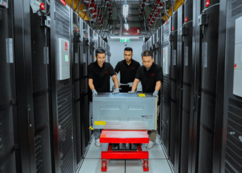 Hệ thống siêu máy tính B200 có hiệu năng lên tới 1,5 ExaFLOPs FP8, tương đương 1.500 triệu tỷ phép tính mỗi giây.