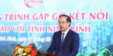 Phó Chủ tịch UBND tỉnh Ninh Bình Đặng Thanh Sơn phát biểu tại chương trình. Ảnh: Thành Long.