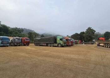 Khu vực bến bãi tại cửa khẩu Na Mèo.