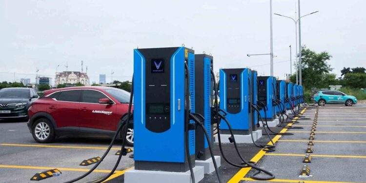 99 'siêu trạm sạc' chỉ 15 phút cho xe điện VinFast trên toàn quốc