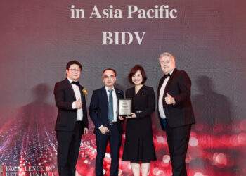 BIDV viết tiếp thập kỷ dẫn đầu với cú đúp giải thưởng Ngân hàng Bán lẻ tốt nhất Việt Nam Tiền gửi tốt nhất Châu Á