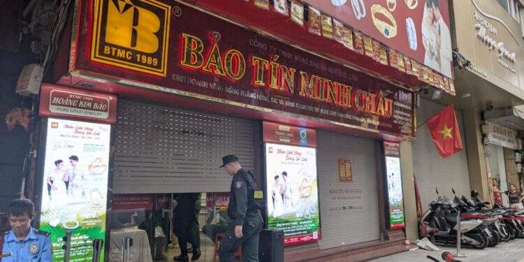 Bảo Tín Minh Châu thông tin về việc công an xuất hiện tại hàng loạt cửa hàng