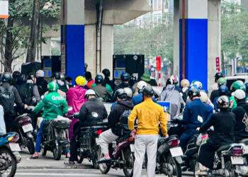 Biến động xăng dầu, doanh nghiệp tìm đường giảm phụ thuộc nhiên liệu hoá thạch