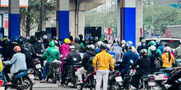 Biến động xăng dầu, doanh nghiệp tìm đường giảm phụ thuộc nhiên liệu hoá thạch