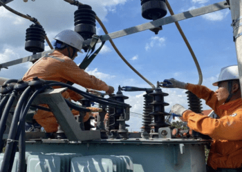 Bộ Công Thương đưa ra 2 phương án ‘cõng' vào giá điện