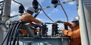 Bộ Công Thương đưa ra 2 phương án ‘cõng' vào giá điện