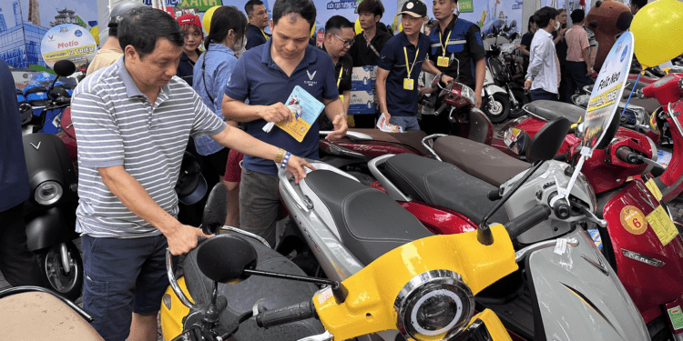 Bước đi chiến lược giảm áp lực nguồn cung xăng khoáng