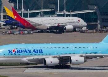 Các hãng hàng không tăng giá vé, phụ thu nhiên liệu như thế nào?