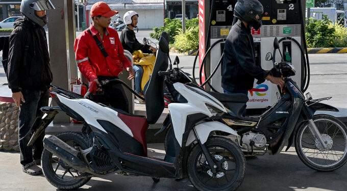 Cambodia boosts fuel imports from Singapore, Malaysia