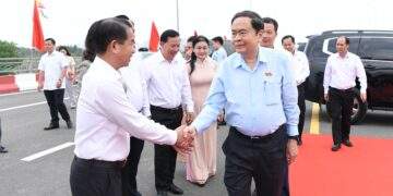 Chủ tịch Quốc hội Trần Thanh Mẫn tới dự Lễ khởi động Dự án bồi thường, hỗ trợ tái định cư đường Hương Lộ 2 - Ảnh: Báo Đại biểu Nhân dân.