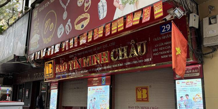 Cửa hàng vàng nổi tiếng của Bảo Tín Minh Châu ở Trần Nhân Tông bất ngờ đóng cửa