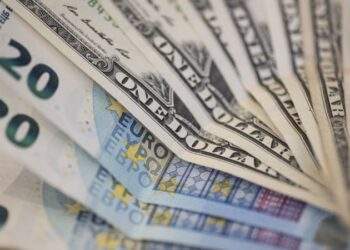 DXY vượt ngưỡng 100 điểm, VND liệu còn dư địa giảm giá?