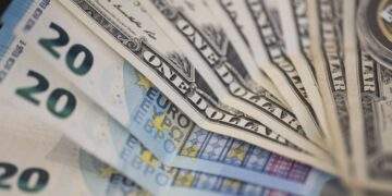 DXY vượt ngưỡng 100 điểm, VND liệu còn dư địa giảm giá?