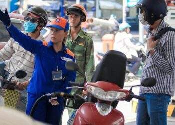 Đề xuất giảm thuế xăng dầu về 0% để ứng phó tình hình Trung Đông