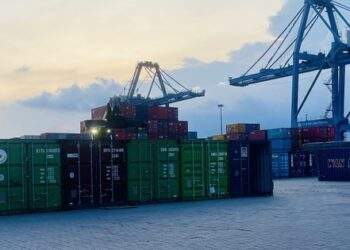 Doanh nghiệp xuất khẩu ứng phó xung đột quân sự Trung Đông năm 2026