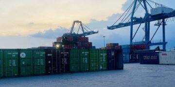 Doanh nghiệp xuất khẩu ứng phó xung đột quân sự Trung Đông năm 2026