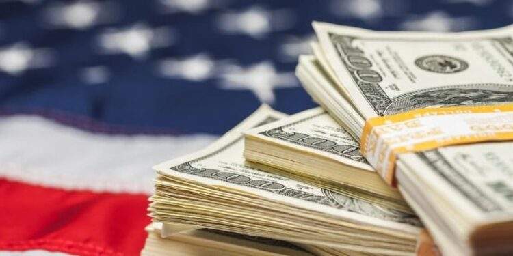 Đồng loạt giảm, thị trường chợ đen mất giá 27.100 đồng/USD