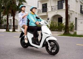 GMS miễn phí thuế, đổi pin 3 năm cho tài xế Xanh SM Bike
