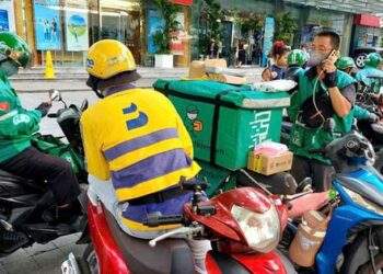 Giá xăng biến động, Grab, Be và ShopeeFood chi tiền hỗ trợ cho tài xế