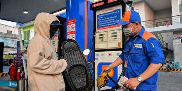 Giá xăng lại tăng, RON 95 vượt 29.000 đồng/lít