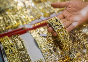 Gold prices bounce back after morning drop