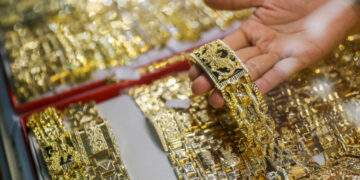 Gold prices bounce back after morning drop