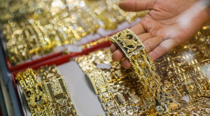 Gold prices bounce back after morning drop