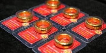 Gold prices extend week's decline