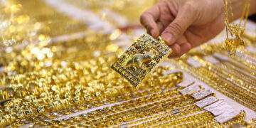Gold prices rebound from morning drop