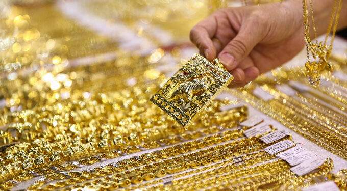Gold prices rebound from morning drop