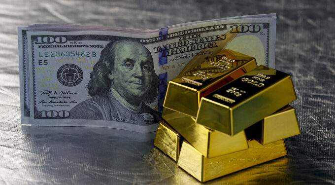 Gold prices stall as investors turn to dollar hedge amid Iran conflicts