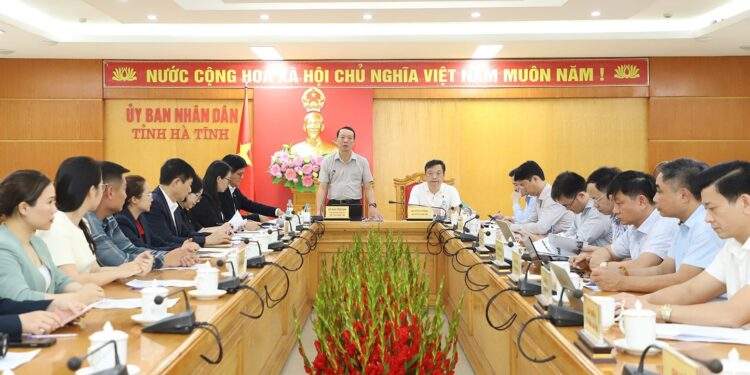 Toàn cảnh buổi làm việc. Ảnh: Ngọc Loan.