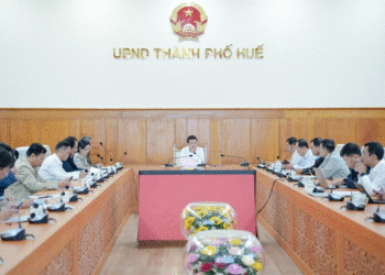 Phó Chủ tịch UBND thành phố Huế Hoàng Hải Minh chủ trì buổi làm việc