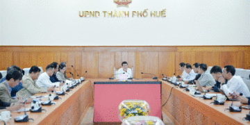 Phó Chủ tịch UBND thành phố Huế Hoàng Hải Minh chủ trì buổi làm việc