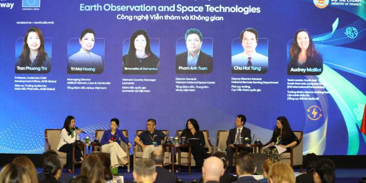 Toàn cảnh buổi tọa đàm. 