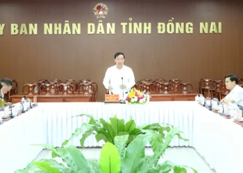 Chủ tịch UBND tỉnh Đồng Nai Nguyễn Văn Út chủ trì cuộc họp tình hình kinh tế- xã hội của tỉnh chiều ngày 9/3 - Ảnh: Vương Thế.