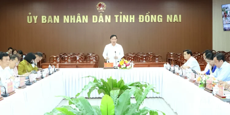Chủ tịch UBND tỉnh Đồng Nai Nguyễn Văn Út chủ trì cuộc họp tình hình kinh tế- xã hội của tỉnh chiều ngày 9/3 - Ảnh: Vương Thế.