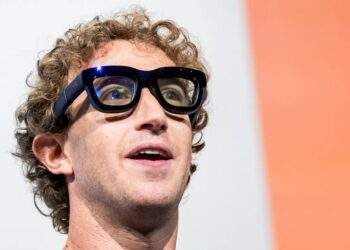 Meta bị kiện tập thể vì nhân viên xem lén video nhạy cảm từ kính AI