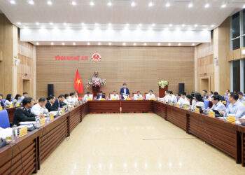 Quang cảnh phiên họp thường kỳ