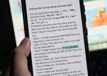 Người dân “rối” vì ký lại hợp đồng điện mỗi nơi một kiểu, điện lực TPHCM nói gì?