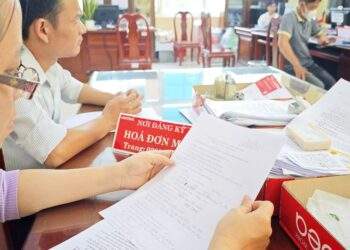 Nợ thuế hơn 56.000 đồng, nguy cơ bị tạm hoãn xuất cảnh