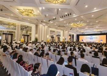 Nóng chuyện thay máu nhân sự, tâm điểm Sacombank