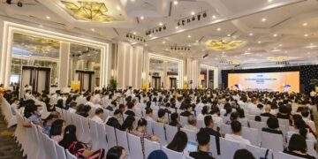 Nóng chuyện thay máu nhân sự, tâm điểm Sacombank