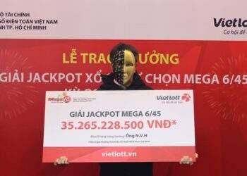 Ông nội trúng hơn 35 tỉ đồng Vietlott nhờ chọn số theo ngày sinh của cháu