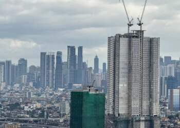 Philippines switches to 4-day work week as Iran war pushes oil prices up