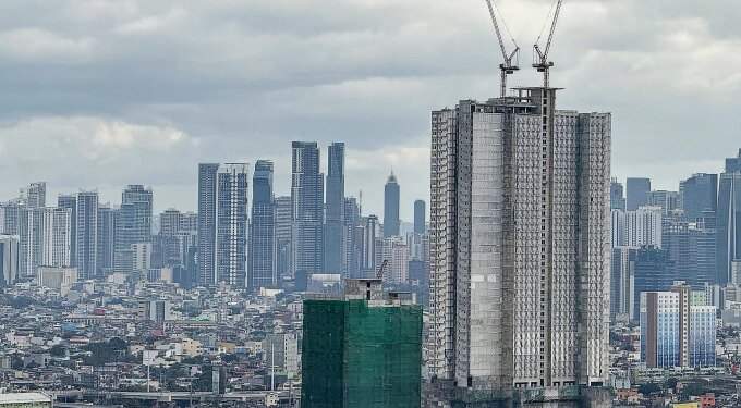 Philippines switches to 4-day work week as Iran war pushes oil prices up