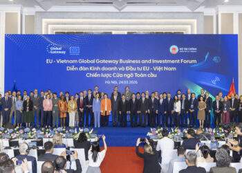 Diễn đàn có sự tham dự của các lãnh đạo cấp cao của Việt Nam, trong đó có Phó Thủ tướng Hồ Đức Phớc. Về phía Liên minh châu Âu (EU) có sự tham dự của Cao ủy phụ trách Quan hệ đối tác quốc tế của Liên minh châu Âu (EU) Jozef Síkela, Phó Chủ tịch Ngân hàng Đầu tư châu Âu (EIB) Nicola Beer, Đại sứ Liên minh châu Âu (EU) tại Việt Nam Julien Guerrier, Đại sứ các quốc gia thành viên Liên minh châu Âu cùng đông đảo cộng đồng doanh nghiệp và nhà đầu tư quốc tế. 